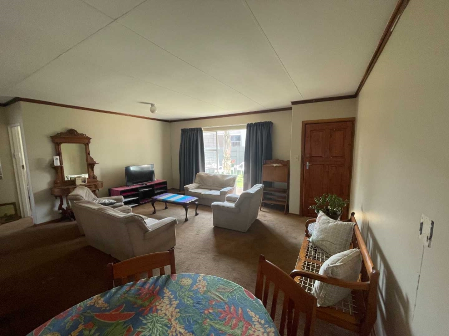 2 Bedroom Property for Sale in Langenhovenpark Free State
